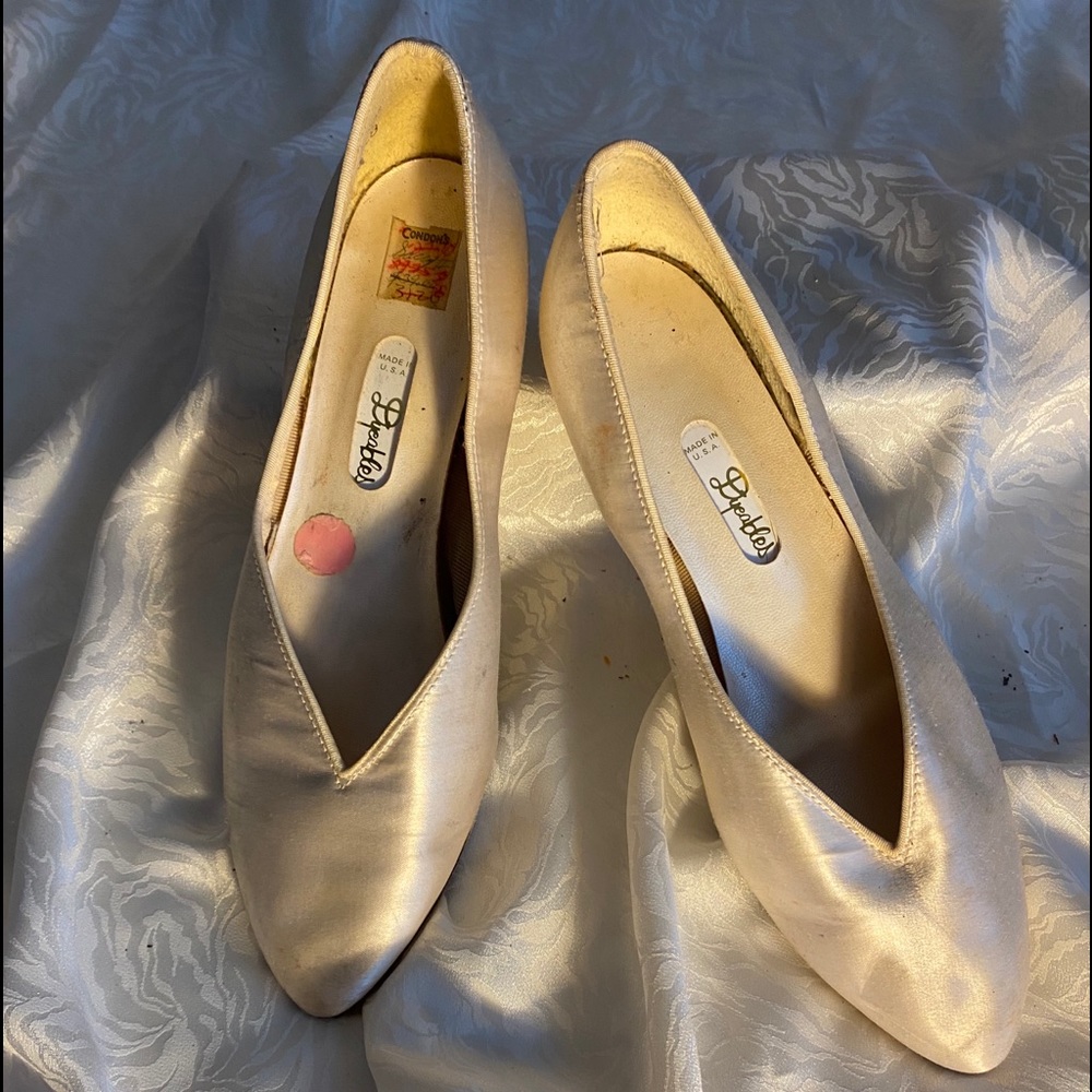Dyeables Ladies Cream Satin 1”Wedge heel Flats 8B